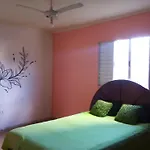 Sobrado com Varanda e vista tropical na Enseada